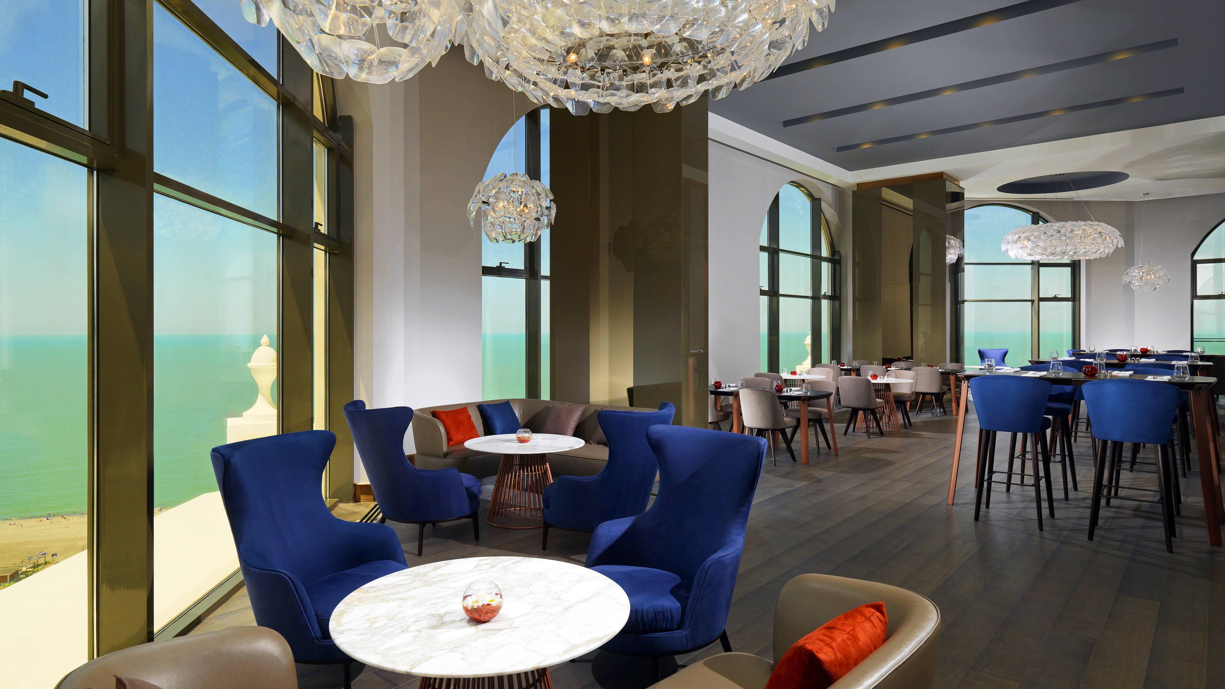 מסעדת 360 Sky Bar שרתון בטומי